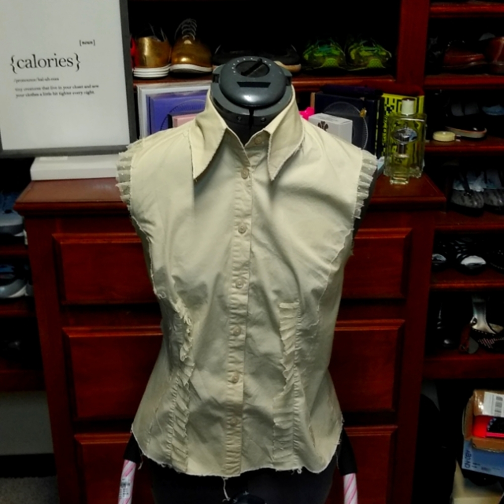 Sleeveless top